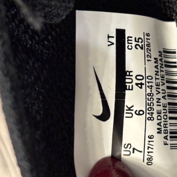 Nike Air VaporMax Flyknit 'Triple Black' in Men's Size 7 - Picture 5 of 5